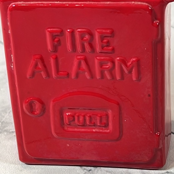Vintage Retro Avon Decanter Fire Alarm Box Electric Pre Shave Lotion - Picture 4 of 5